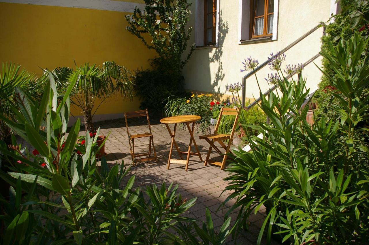 Ferienwohnung Zum Kapuziner Poysdorf Exteriör bild