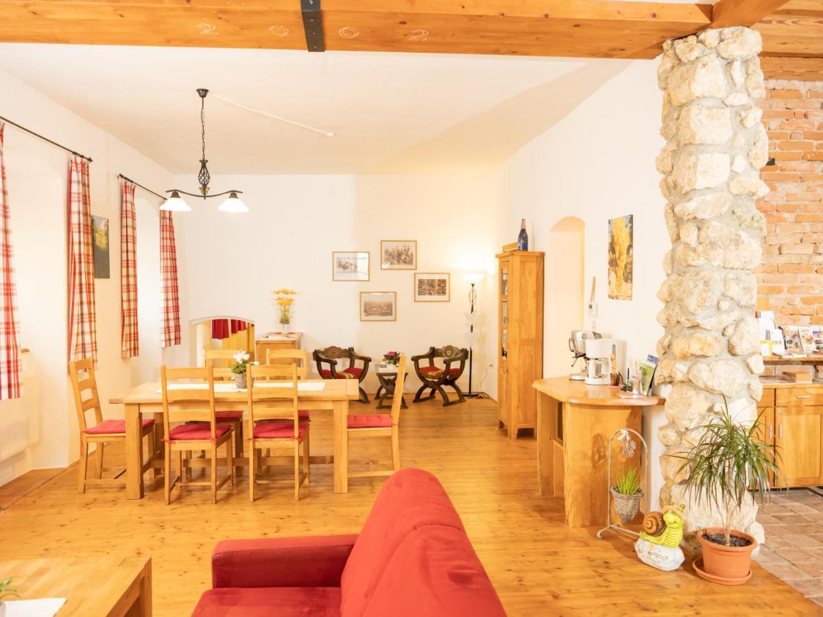 Ferienwohnung Zum Kapuziner Poysdorf Exteriör bild