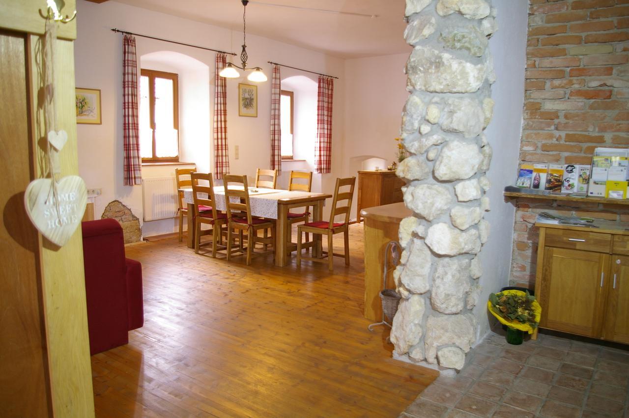 Ferienwohnung Zum Kapuziner Poysdorf Exteriör bild